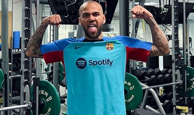 U球体育直播-墨超没比赛 回巴萨练体能 阿尔维斯能打世界杯吗